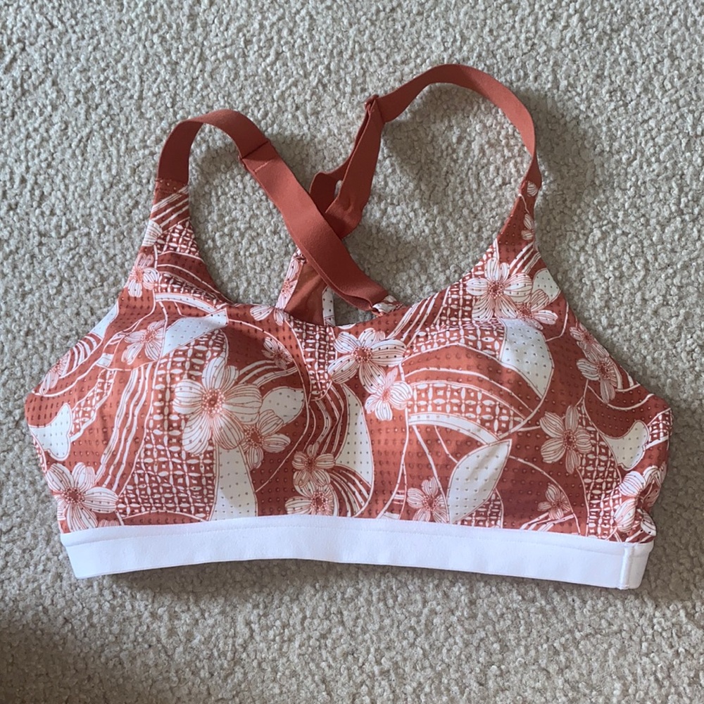 Victora Sport floral sports bra size 36B worn once